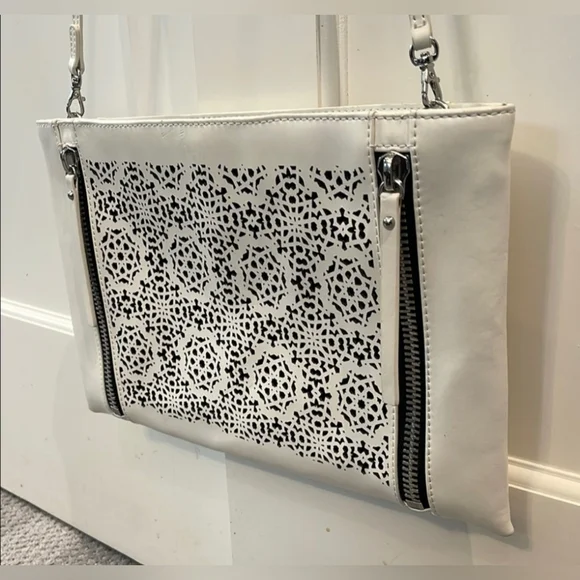 Vince Camuto Elegant White Patterned Crossbody/Shoulder Bag - Picture 3 of 7